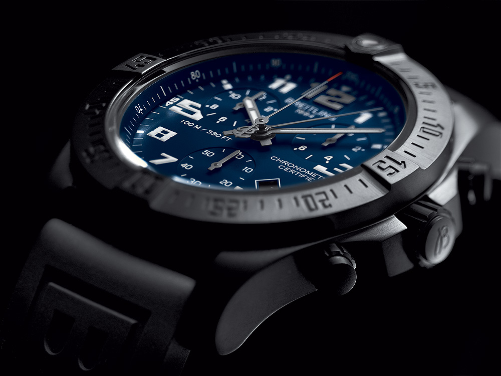 Breitling Chronospace Evo Night Mission - côté